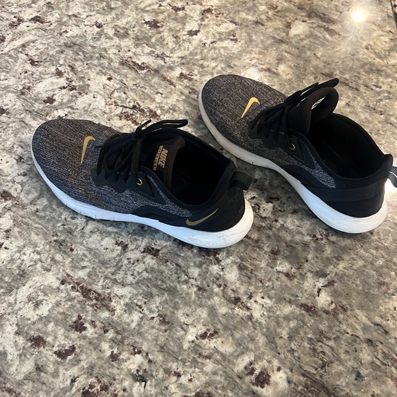 Nike Flex TR 9 Tennis Shoes - Picture 4 of 8